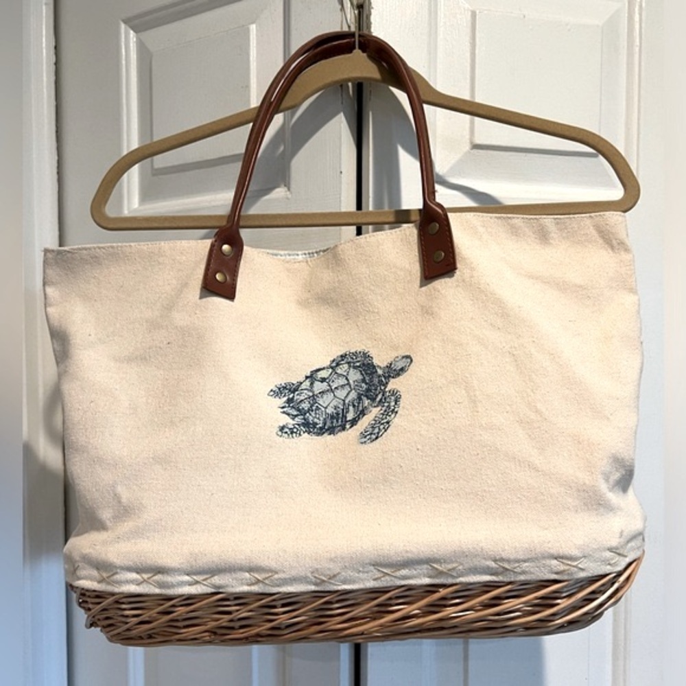 🐢Turtle Beach Bag 🐢 , Sturdy Canvas Upper, Lined w Wicker Base, Lightweight